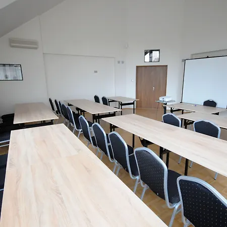 Gem فندق فروتسواف